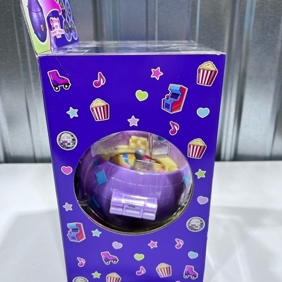 Polly Pocket Compact Double Play Skating NIB NEW - Picture 3 of 6